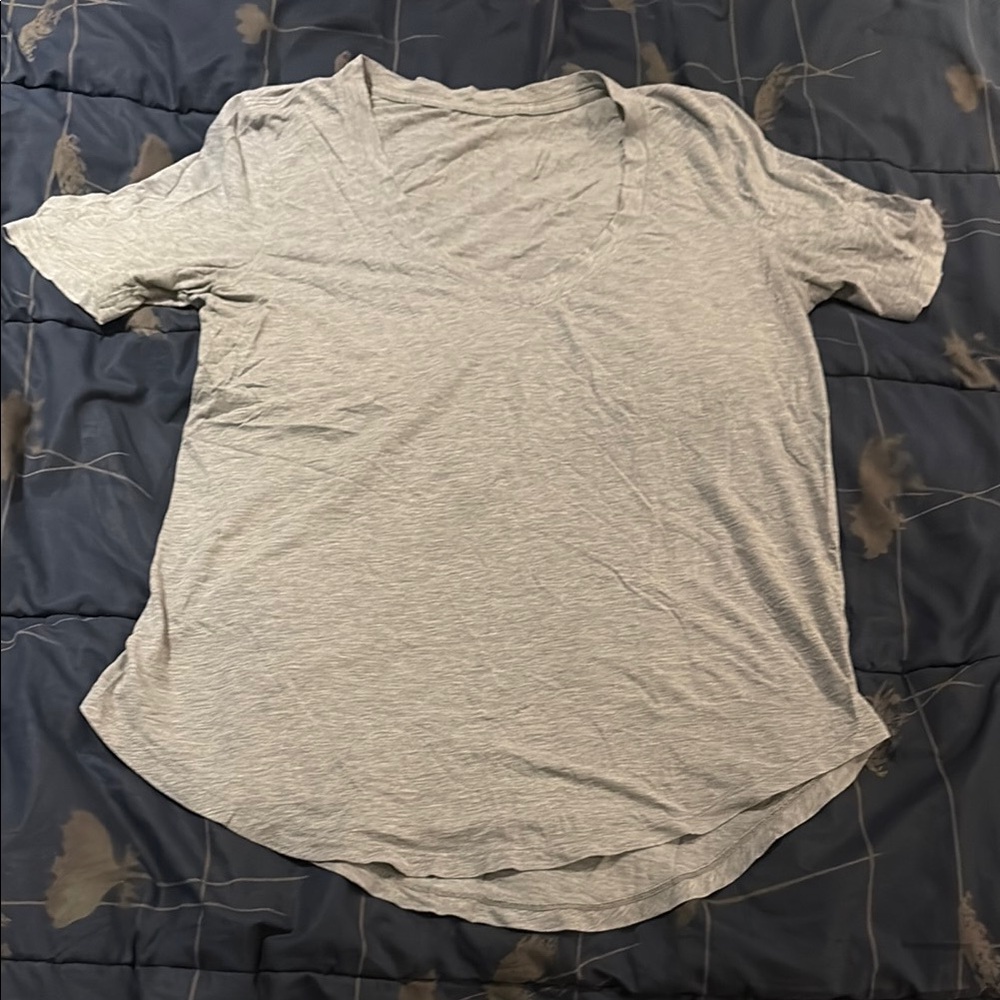 Women’s Lululemon Grey V-Neck Short Sleeve Tee - size 10